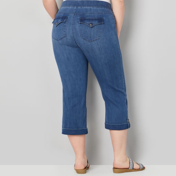 Avenue Ultimate Fit Pull On Capri Button Cuff NWT - Picture 2 of 4